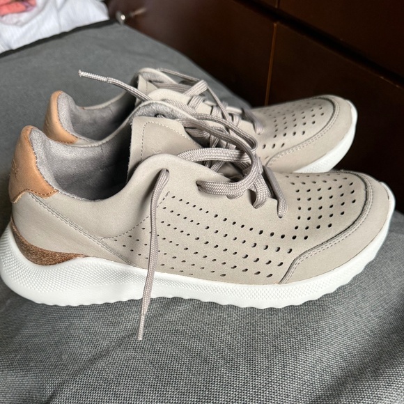 Aetrex | Shoes | Womens Aetrex Laura Archsupport Sneakers | Poshmark